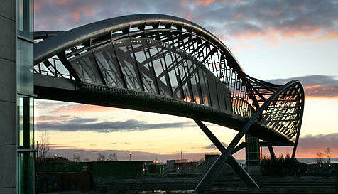 螺旋行人 - 桥梁