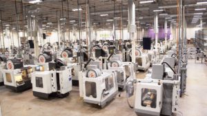 Proto Labs根据3D CAD文件快速引用作业。报价通常在几个小时内返回，包括潜在制造问题的详细信息，以及可用时的建议解决方案。