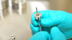 SMB059——IMAGE-2-ball-bearing-held-with-tweezers