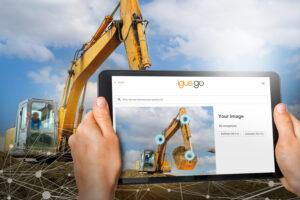 igusgo平板上由二手与挖掘机在后台